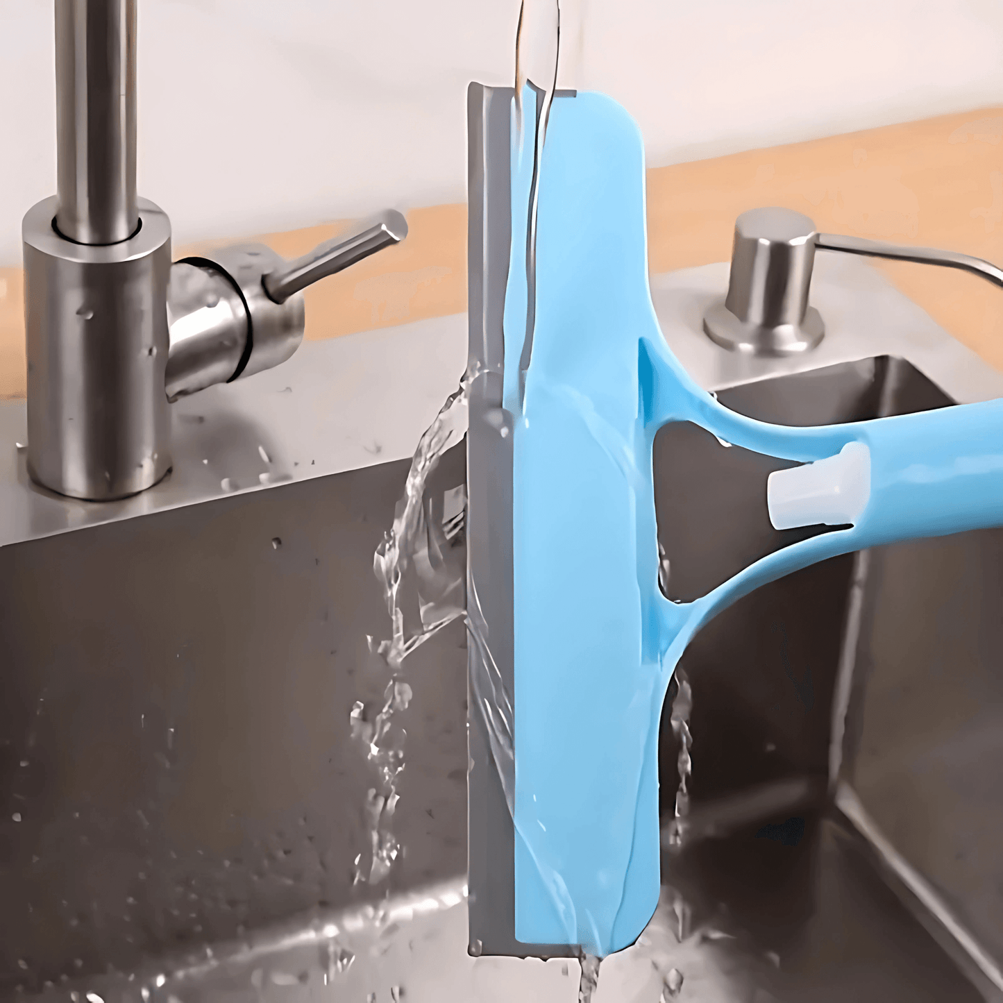 ClearSweep – 3-i-1 Vindusskrape med Spray, Svamp og Gummiblad for Hjem og Bil