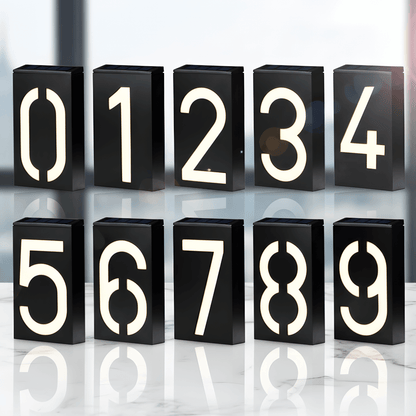 SOLENN – Solcellsdriven LED-Husnummerskylt med Automatisk Belysning & Vattentätt Hölje