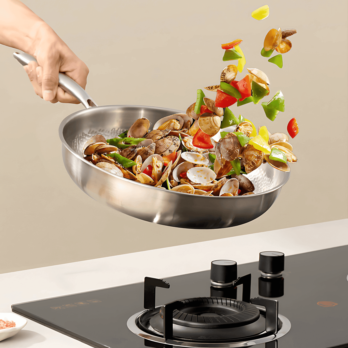AXEL – Titanförstärkt Rostfri Stekpanna med Lotusmönster, Non-Stick Design & Kompatibilitet för Induktion och Gas
