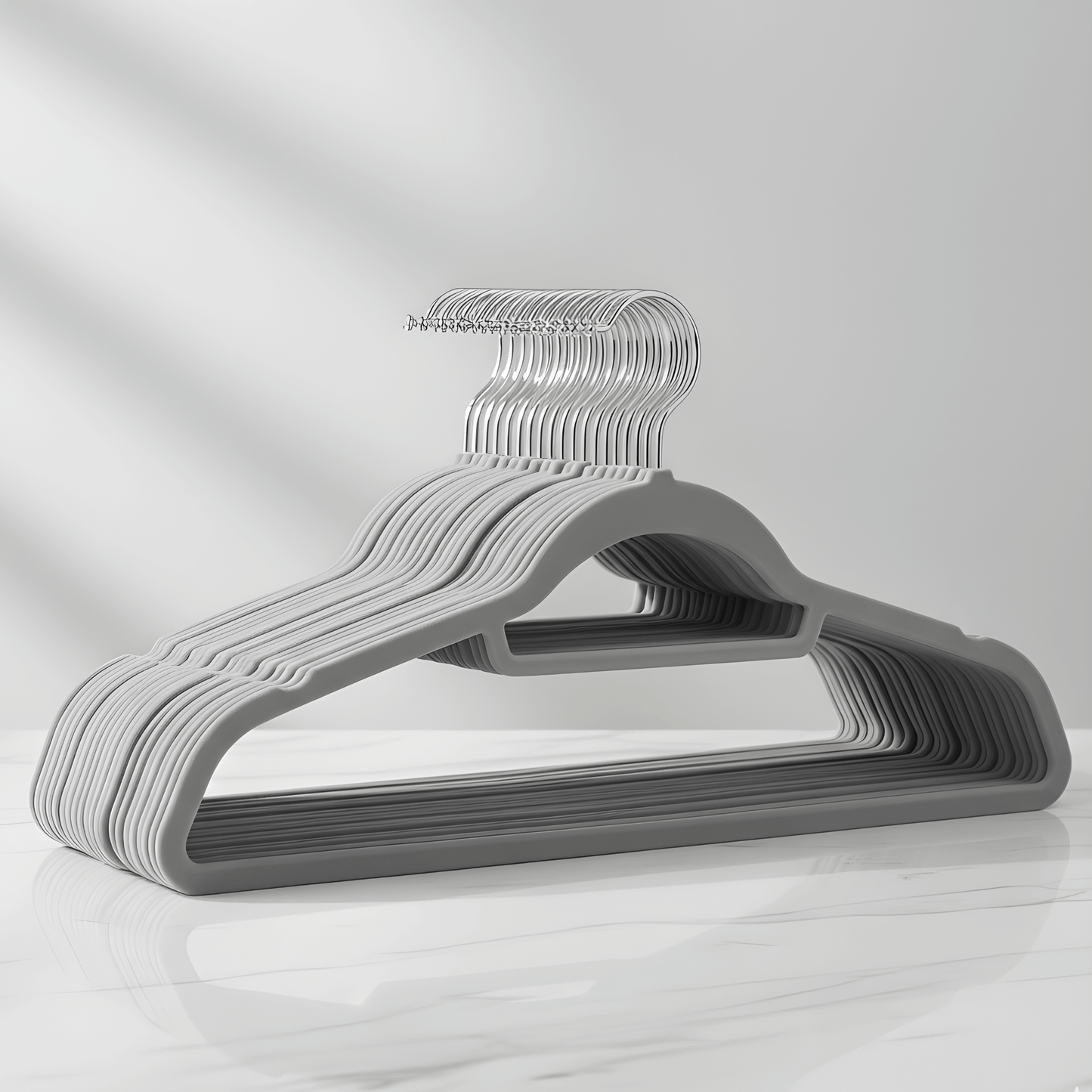 LAURA – Premium Sammetsgalgar i Set om 10 med Halkfri Yta, 360° Krok & Platsbesparande Design