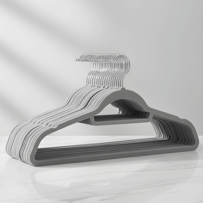 LAURA – Premium Sammetsgalgar i Set om 10 med Halkfri Yta, 360° Krok & Platsbesparande Design