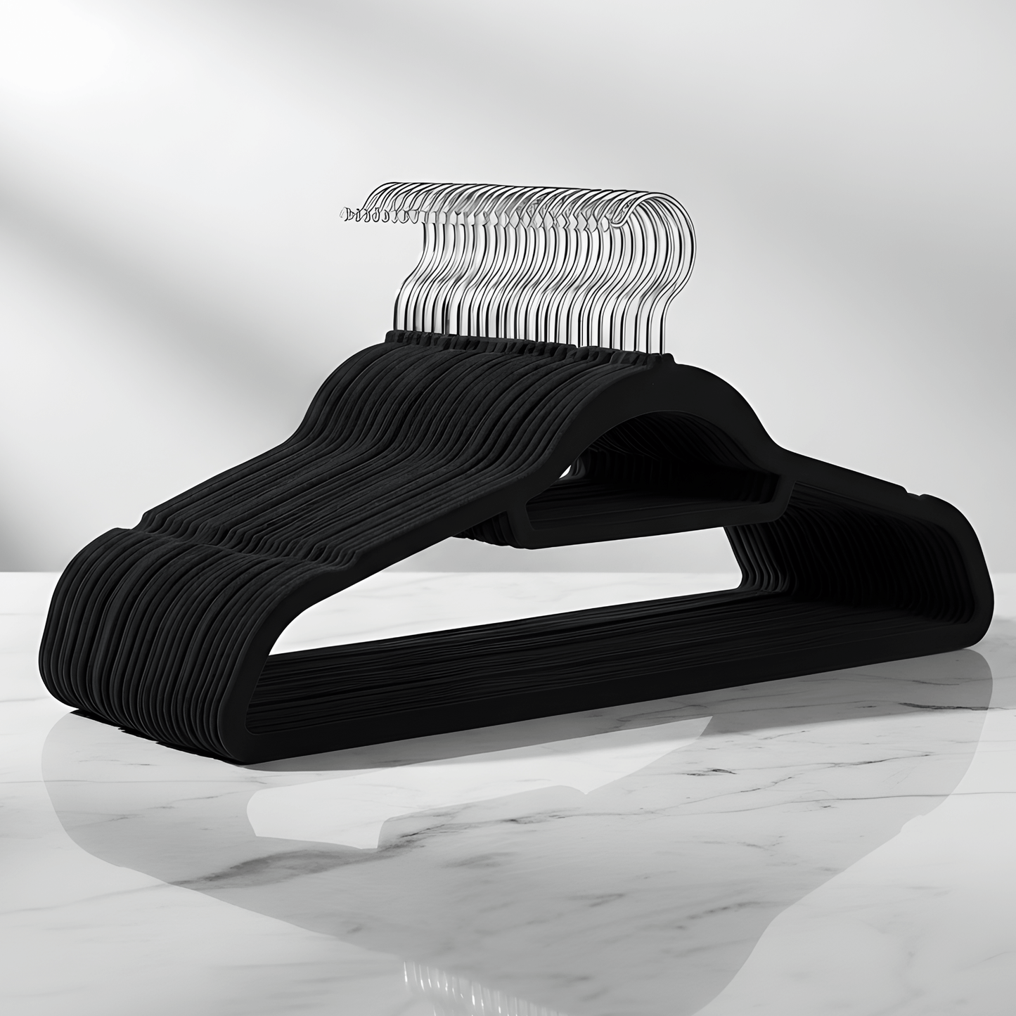 LAURA – Premium Sammetsgalgar i Set om 10 med Halkfri Yta, 360° Krok & Platsbesparande Design