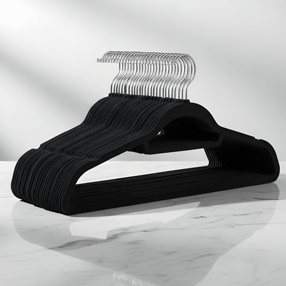 LAURA – Premium Sammetsgalgar i Set om 10 med Halkfri Yta, 360° Krok & Platsbesparande Design