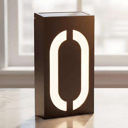 SOLENN – Solcellsdriven LED-Husnummerskylt med Automatisk Belysning & Vattentätt Hölje