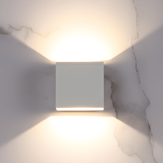 ELORA – Lampe murale moderne en aluminium avec éclairage LED bidirectionnel et design élégant.