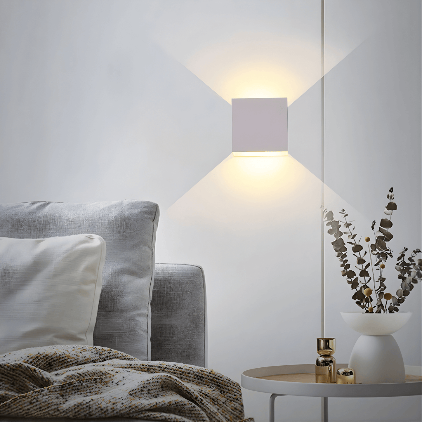 ELORA – Lampe murale moderne en aluminium avec éclairage LED bidirectionnel et design élégant.