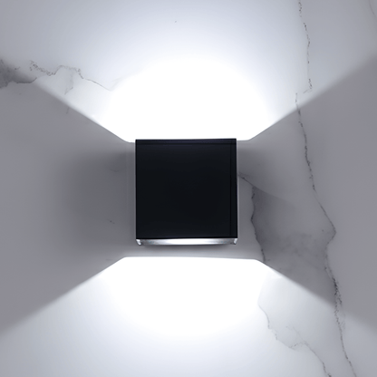 ELORA – Lampe murale moderne en aluminium avec éclairage LED bidirectionnel et design élégant.