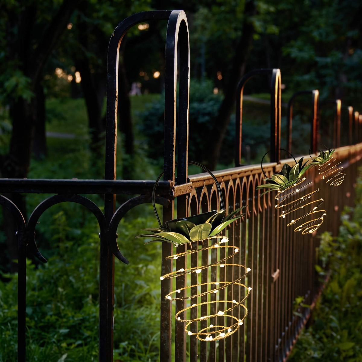 ASTRID - Pineapple-shaped Solar-powered Hanging Lamps with 600 mAh Battery for Outdoor Use