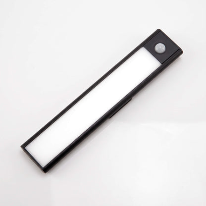 BENJAMIN – Aufladbare LED-Lampe mit Bewegungssensor und Magnetischer Montage – Kabellose Sensorbeleuchtung für Kleiderschrank, Treppe und Küche