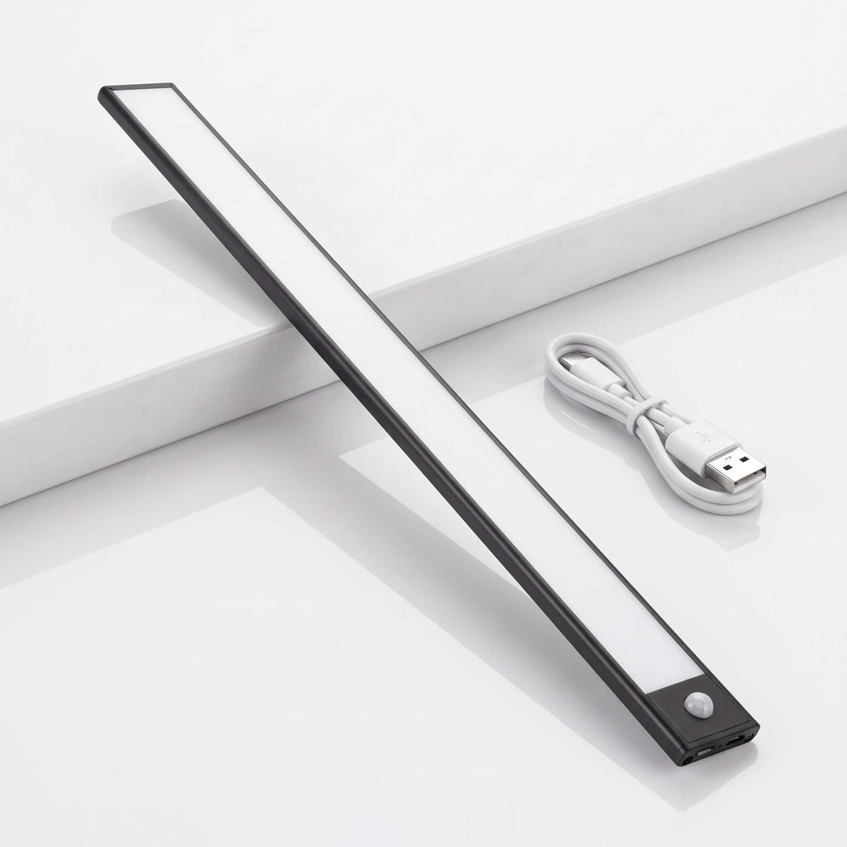 BENJAMIN – Aufladbare LED-Lampe mit Bewegungssensor und Magnetischer Montage – Kabellose Sensorbeleuchtung für Kleiderschrank, Treppe und Küche