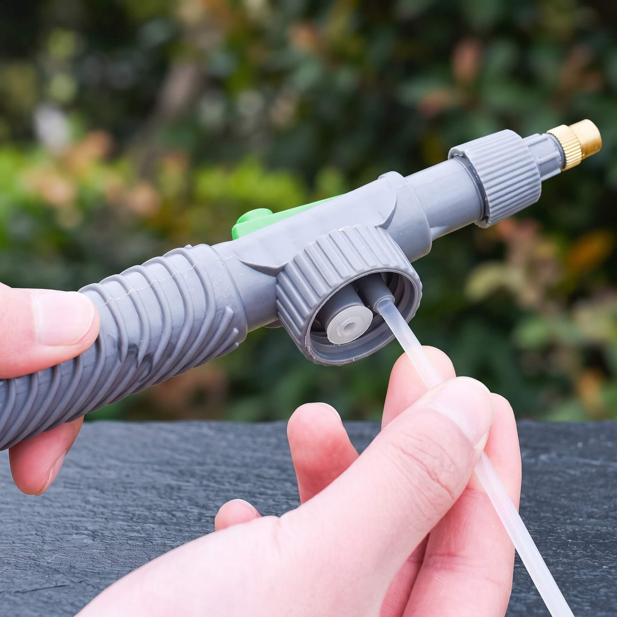 CECILIA – Adjustable Water Bottle Pump With Spray Function – Portable Garden Sprayer for Watering and Cleaning