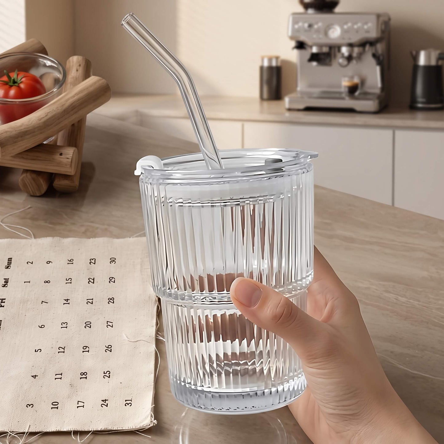 ClearSip – Randig Glas­mugg med Lock & Sugrör för Kaffe, Te och Juice (450ml)