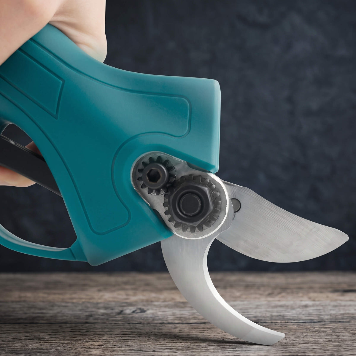 JESPER - Rechargeable Cordless Shears for Easy and Clean Garden Trimming