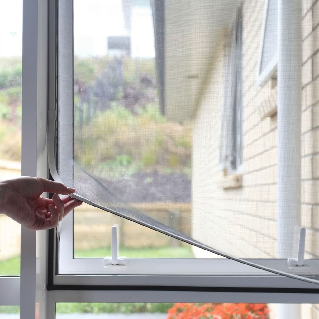 RUNE – Selbstklebendes Insektenschutznetz für Fenster 130x150 cm oder 150x200 cm – Transparent, zuschneidbar und einfach zu montieren