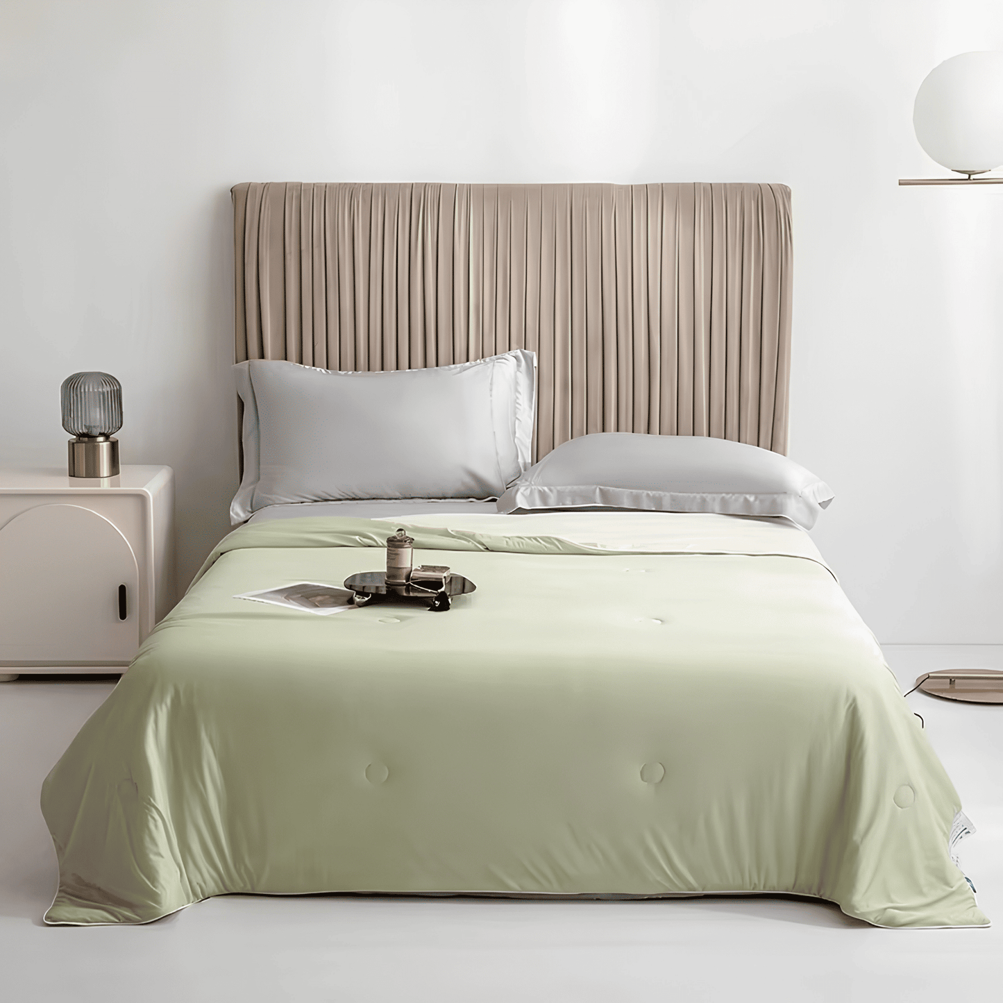 SIXTEN – Kylande Täcke i 100% Polyester med Q-max 0,44 – Twin eller Queen