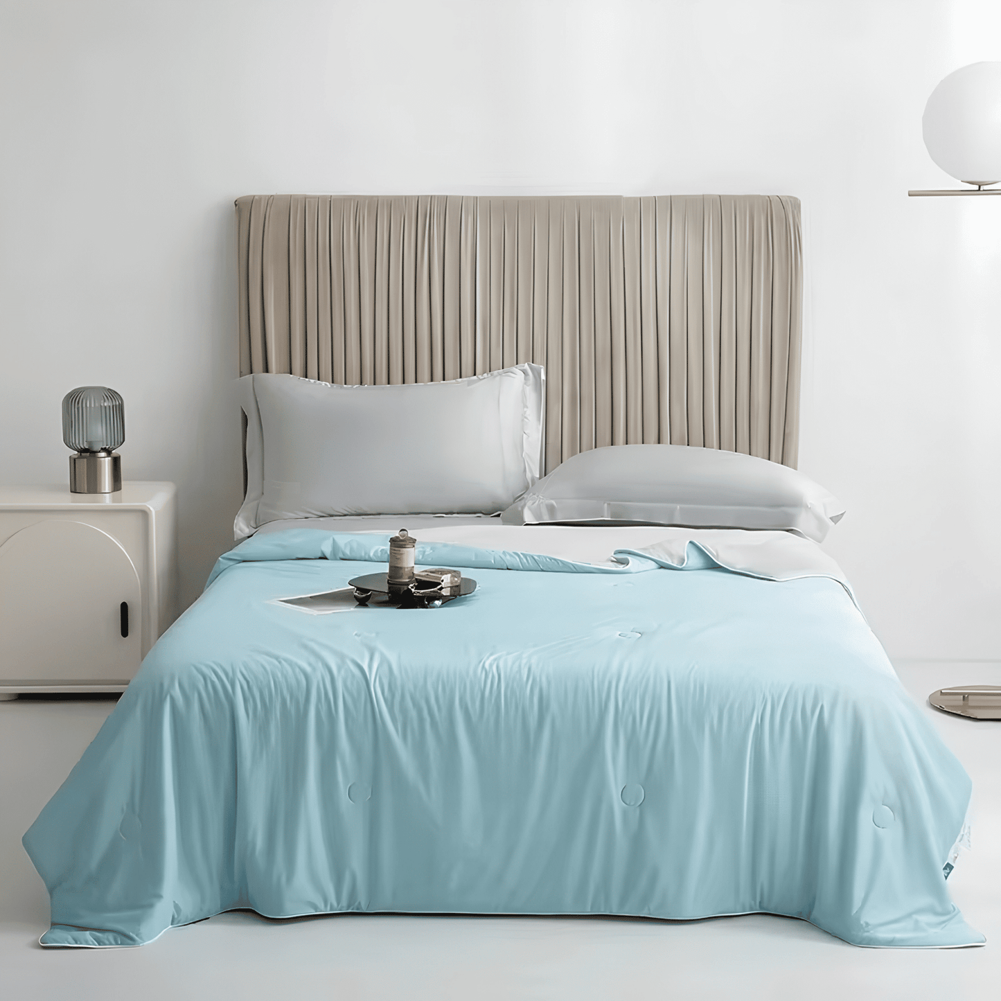 SIXTEN – Kylande Täcke i 100% Polyester med Q-max 0,44 – Twin eller Queen